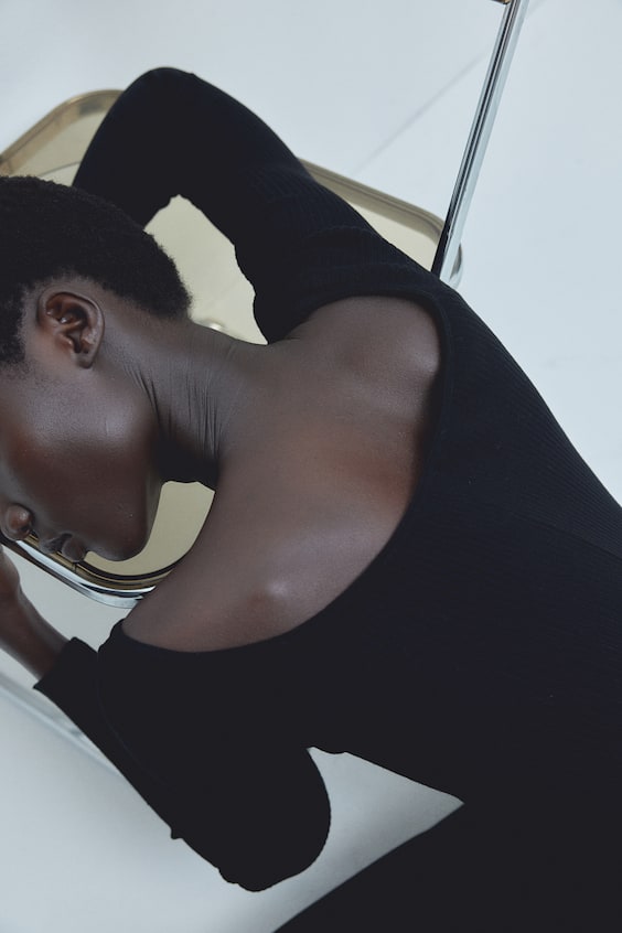 HM Schulterfreies Kleid In Rippstrick