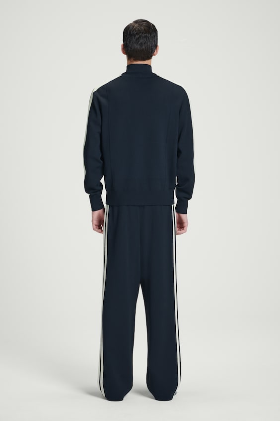 HM STRICK-TRAININGSJACKE MIT KONTRASTSTREIFEN