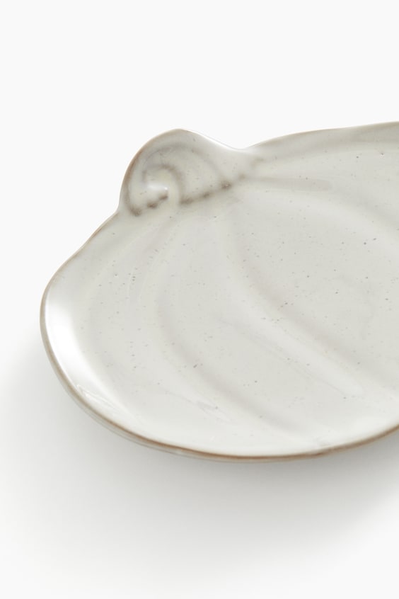 HM Teller Aus Steingut Mit Reaktiver Glasur