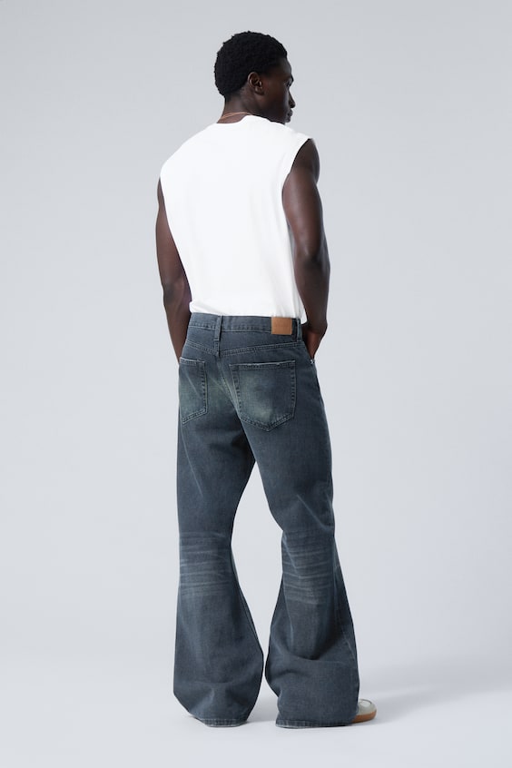 HM Time Lockere Bootcut-Jeans