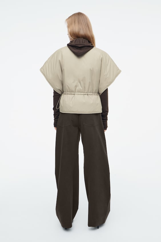 HM VERKÜRZTE GEPOLSTERTE HYBRIDE WESTE