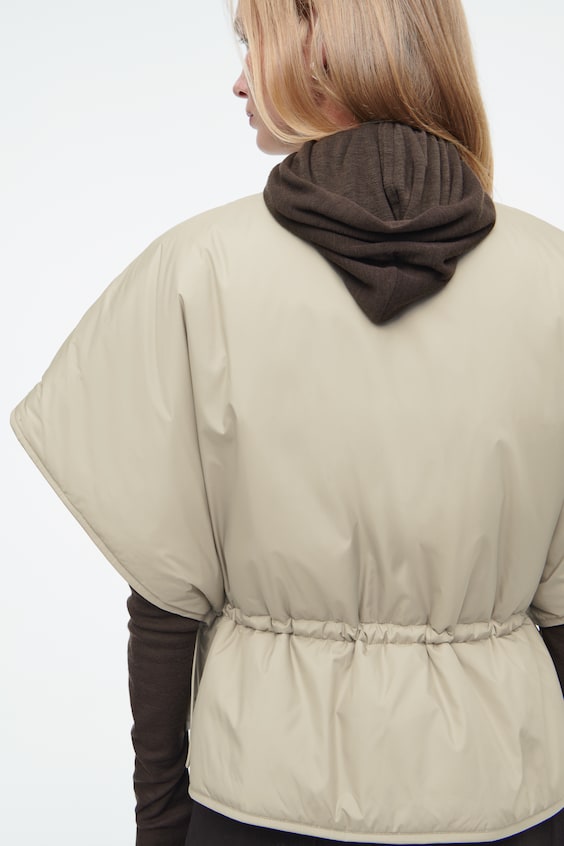 HM VERKÜRZTE GEPOLSTERTE HYBRIDE WESTE