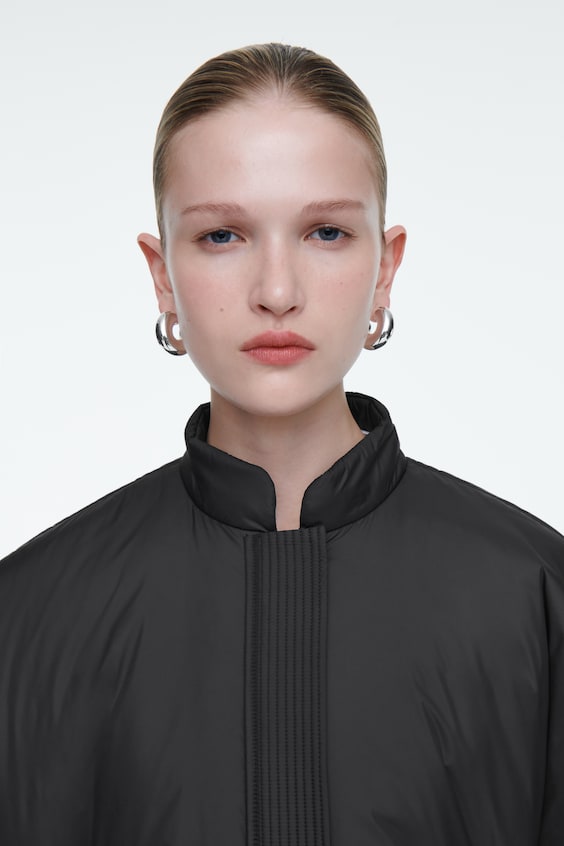 HM VERKÜRZTE GEPOLSTERTE HYBRIDE WESTE