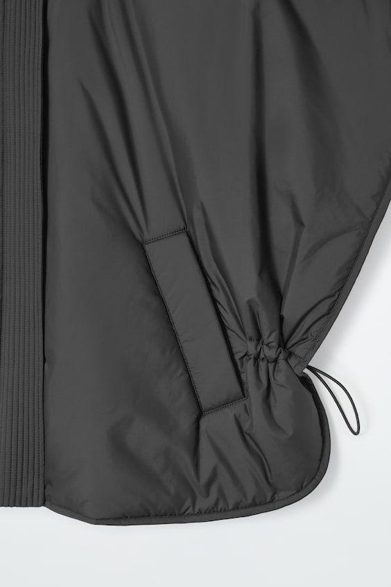 HM VERKÜRZTE GEPOLSTERTE HYBRIDE WESTE