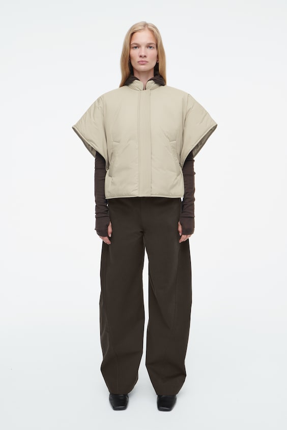 HM VERKÜRZTE GEPOLSTERTE HYBRIDE WESTE