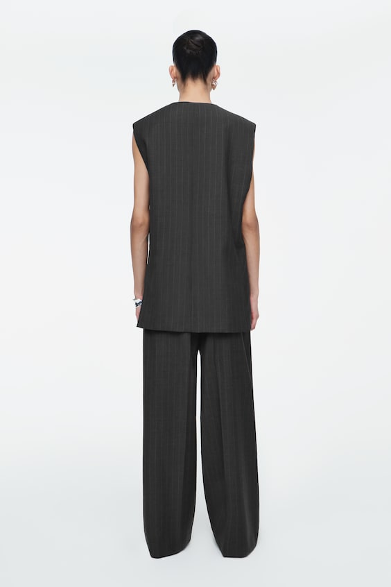 HM WESTE AUS WOLLE MIT NADELSTREIFEN