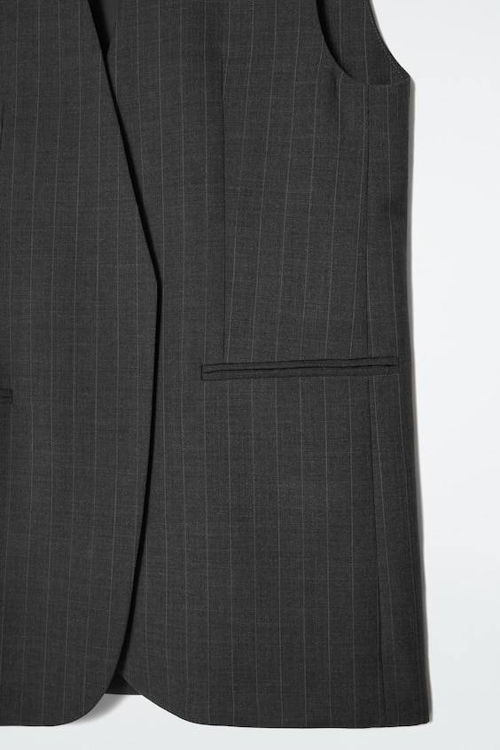 HM WESTE AUS WOLLE MIT NADELSTREIFEN