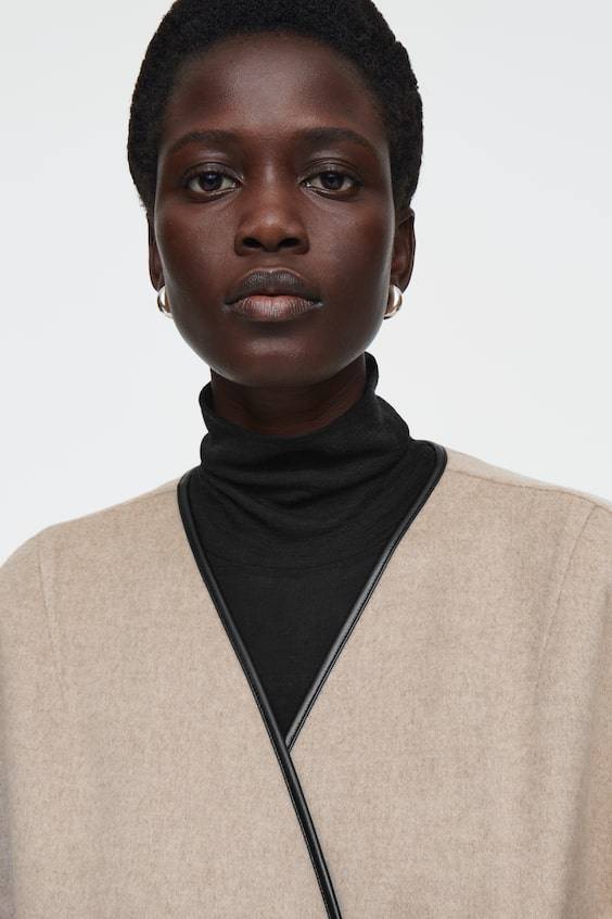 HM WOLLMANTEL MIT SCHALDETAIL UND LEDERBESÄTZEN