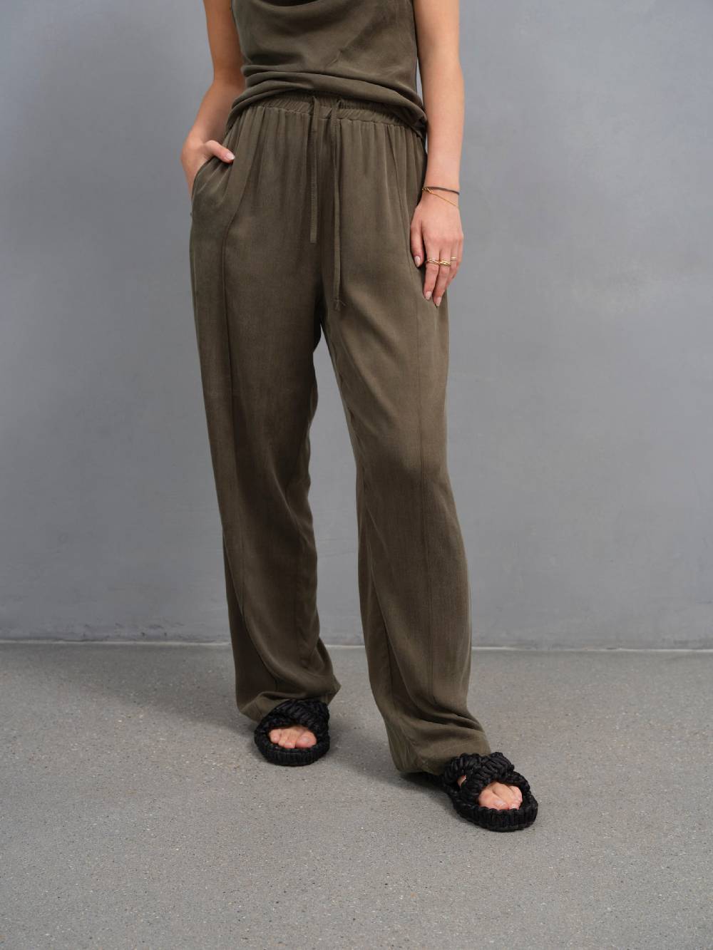 A LOT LESS Wide Leg Pants 'Johanna' In Olive