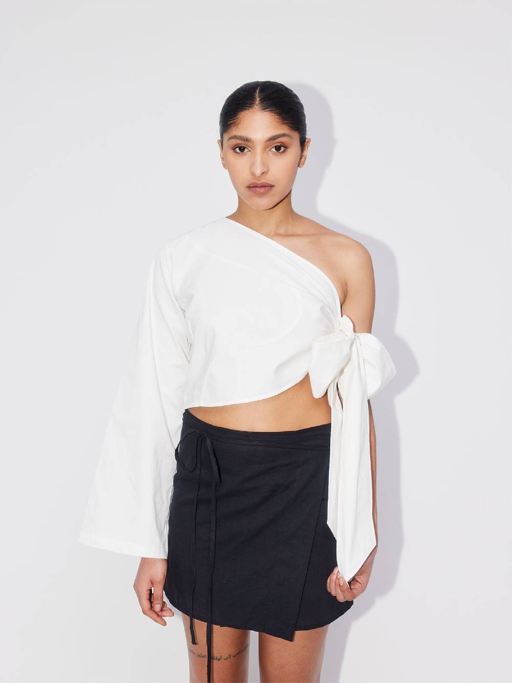 ABOUT YOU REBIRTH STUDIOS Blouse 'Eri' In White