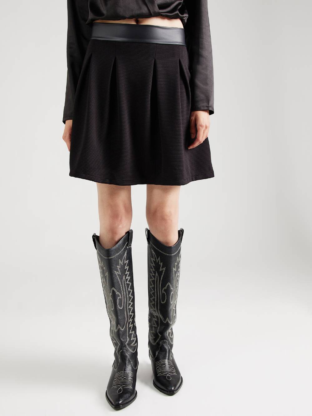 ABOUT YOU Skirt 'Letizia' In Black