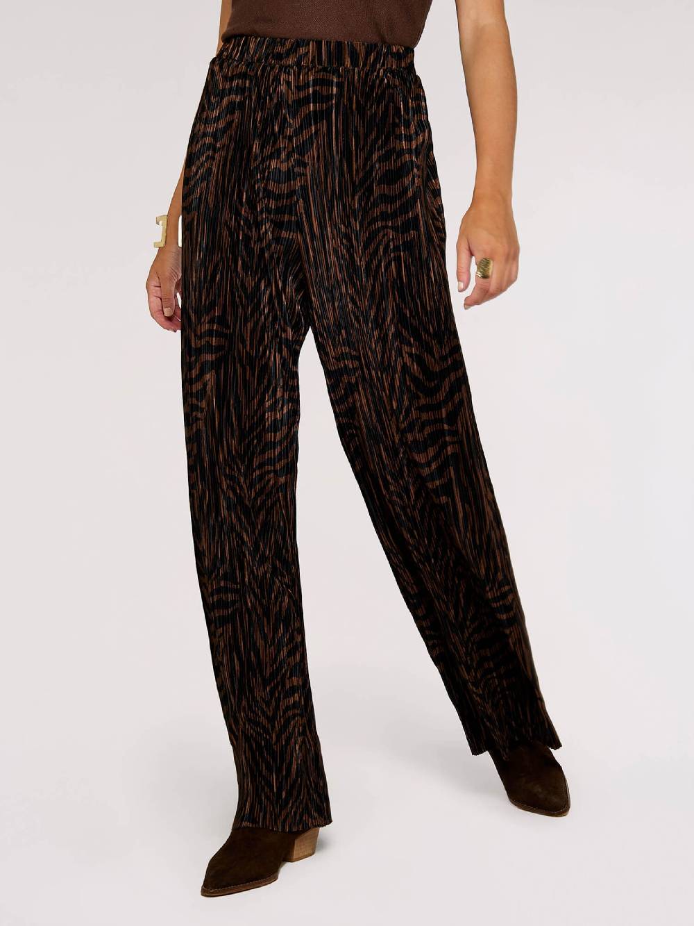 Apricot Loose Fit Pants In Brown