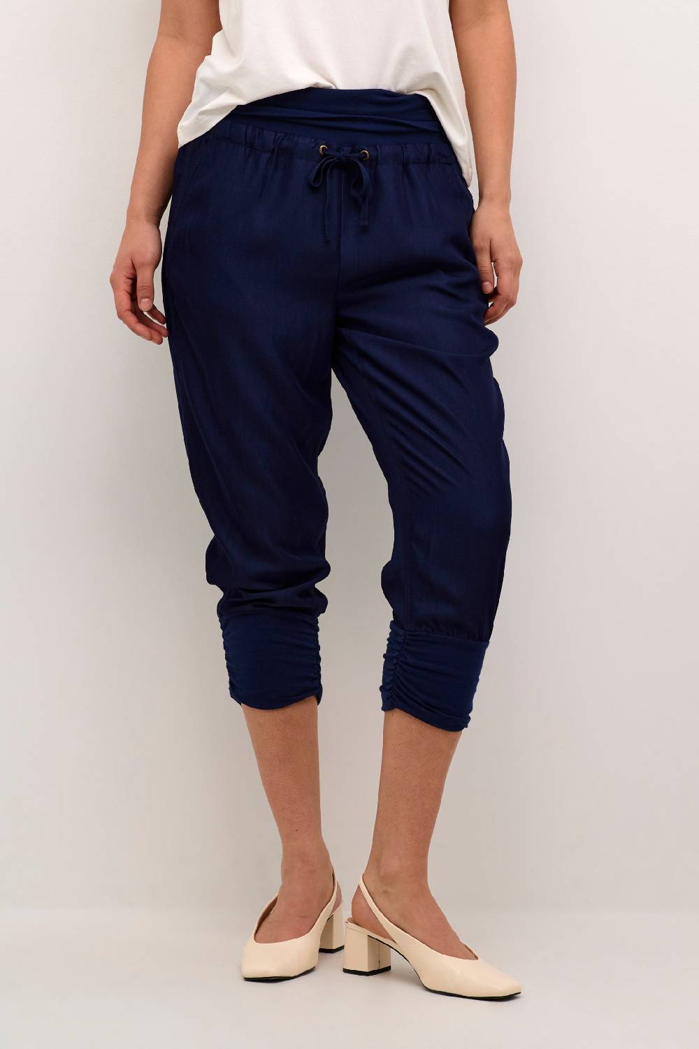 Cream Tapered Pants 'Line' In Marine Blue