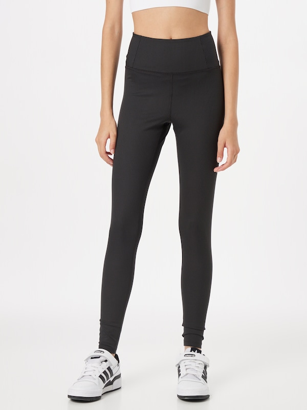 Girlfriend Collective Skinny Workout Pants in Black