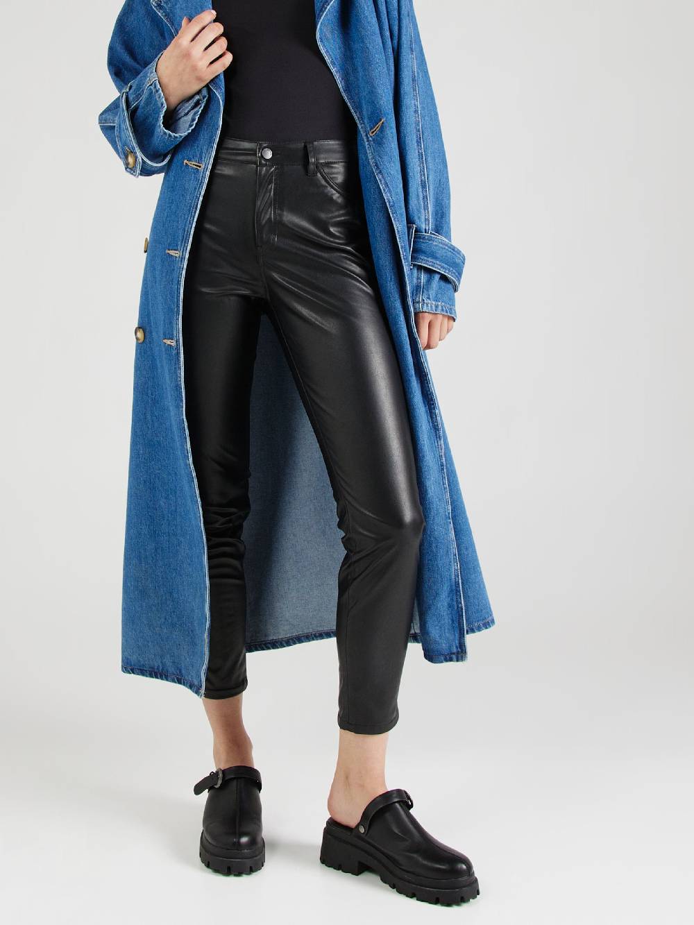 JDY Slim Fit Pants 'JDYSOEY' In Black