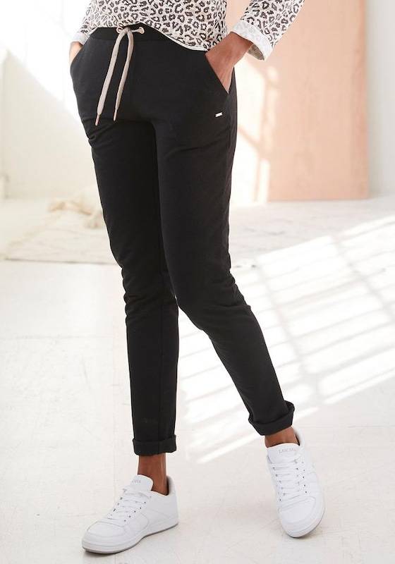 LASCANA Tapered Pants in Black