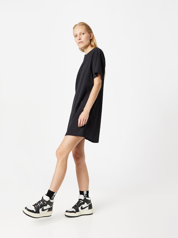 Nike Sportswear Dress 'Essential' in Black