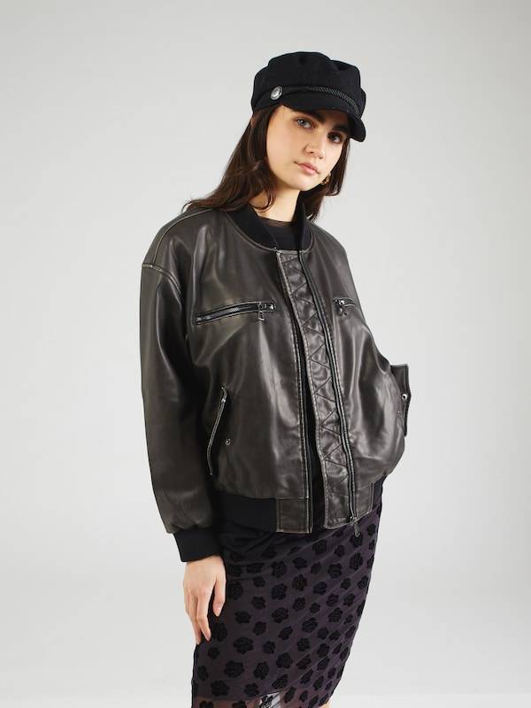 ONLY Between-Season Jacket 'HALLI' In Black