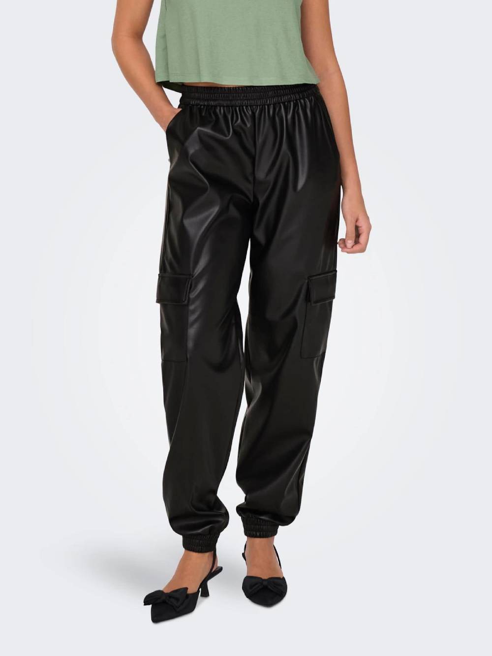ONLY Tapered Cargo Pants 'FADUMA-TANA' In Black
