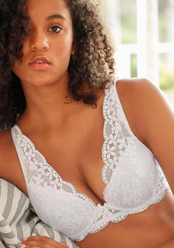 PETITE FLEUR Push-up Bra in Black, White
