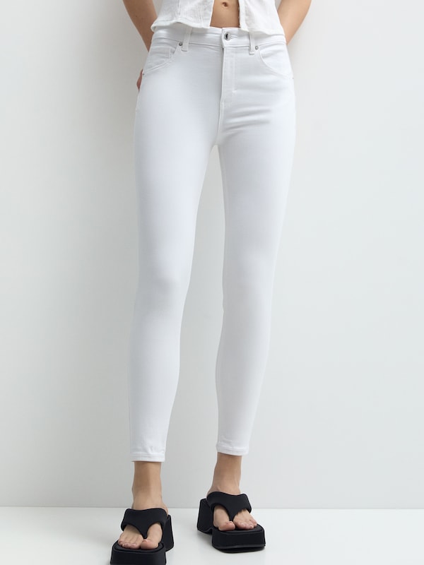 Pull&Bear Slim Fit Jeans In White