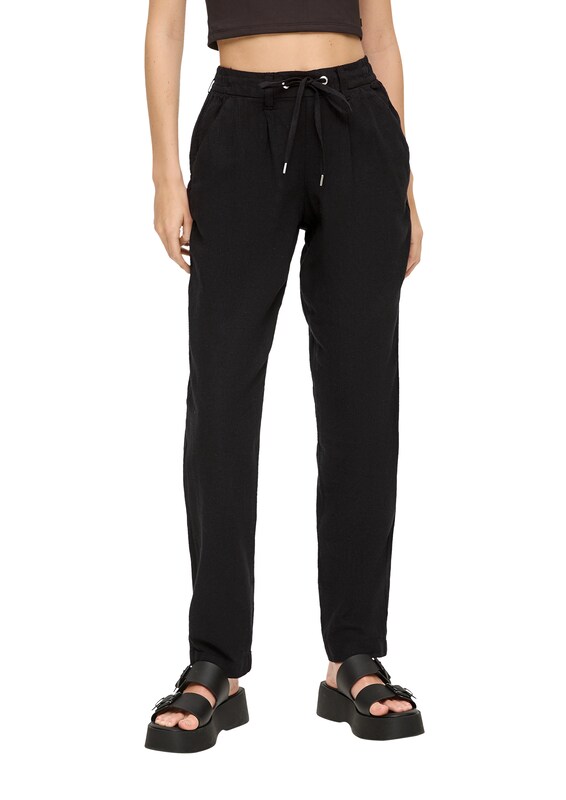 QS Regular Pleat-Front Pants in Black