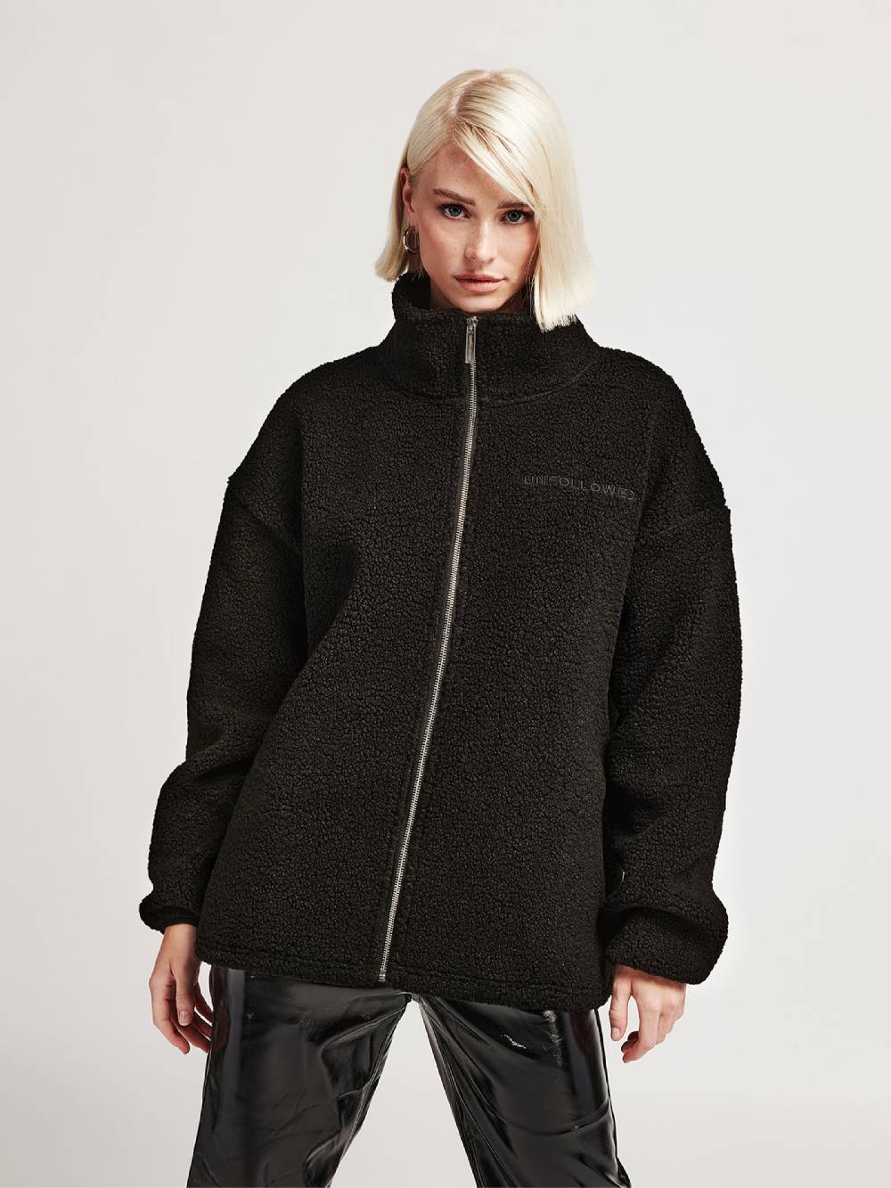 UNFOLLOWED X ABOUT YOU Between-Season Jacket 'PINCH ME ' In Black