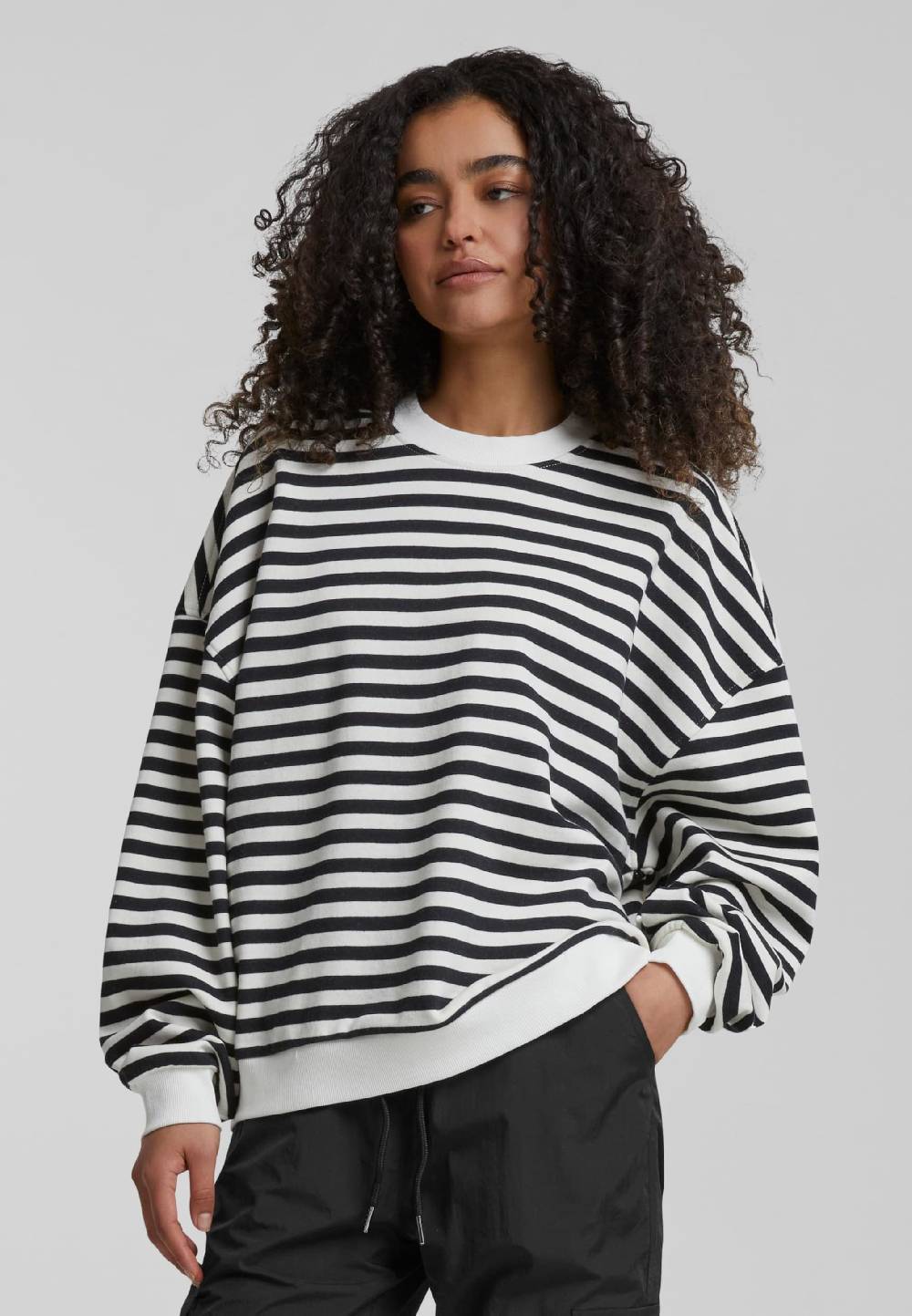 Urban Classics Sweatshirt In Black, White