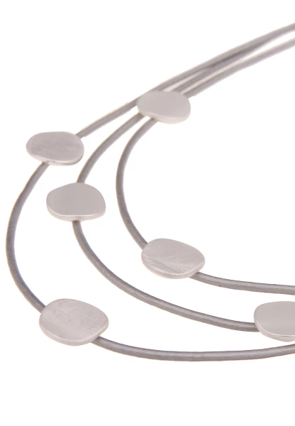 Leslii Damen-Kette Matt-Anhänger Lederlook-Band Mehrreihig Modeschmuck-Kette In Silber Grau