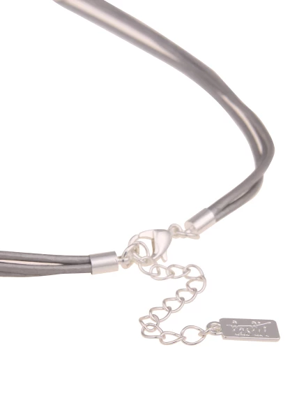 Leslii Damen-Kette Matt-Anhänger Lederlook-Band Mehrreihig Modeschmuck-Kette In Silber Grau