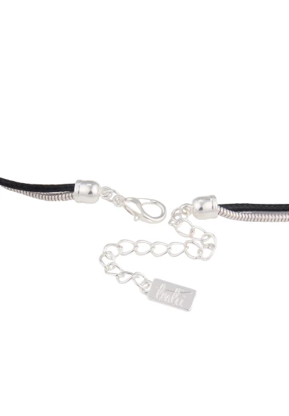 Leslii Damen-Kette Muster-Scheibe Statement-Anhänger Lange Halskette Modeschmuck Silber Schwarz