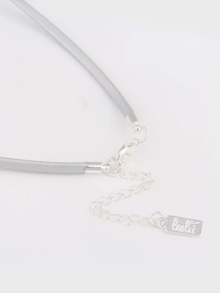 Leslii Kurze Halskette Mit Grauem Rechteckanhänger Silber