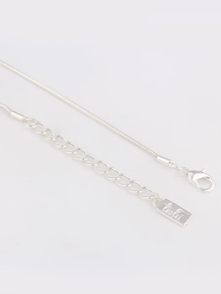 Leslii Kurze Halskette Mit Rosenanhänger In Silber Und Weiß