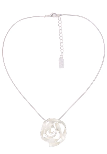 Leslii kurze Halskette mit Rosenanhänger in Silber und Weiß