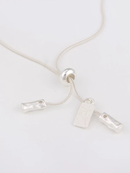 Leslii Kurze Halskette Mit Steinanhänger In Silber Weiß