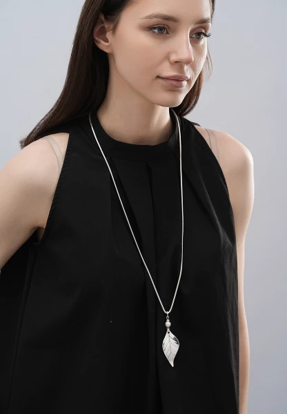 Leslii Lange Halskette Blattanhänger Süßwasserperle