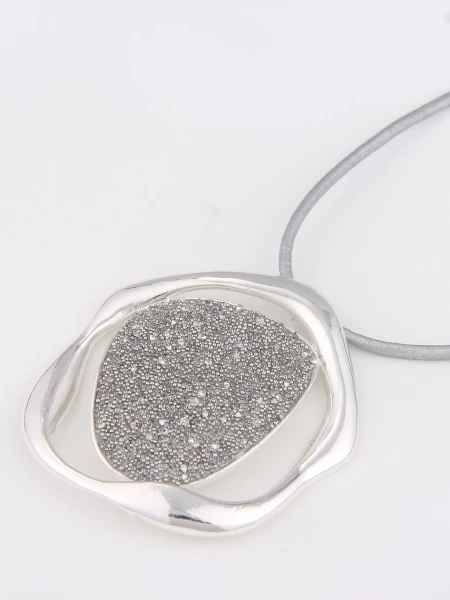 Leslii Lange Halskette Glitzer Look In Silber Grau