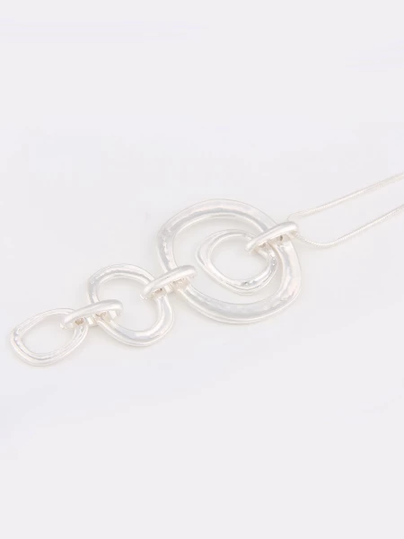 Leslii Lange Halskette Mit Ovalförmigen Ring-Anhängern In Silber