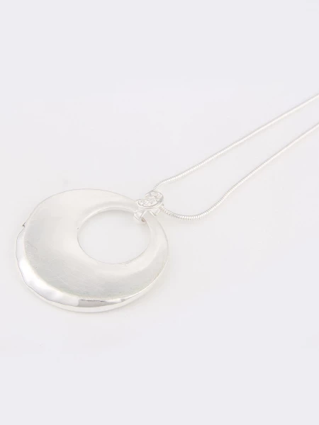 Leslii Lange Halskette Mit Ringanhängern Mit Gebürstetem Metall In Silber