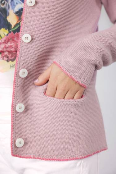 Lieblingsstück Trachtenstrickjacke Mit Herzintarsie Auf Dem Rücken