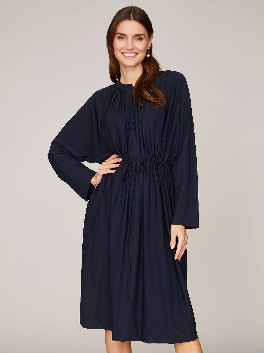 Limberry Dunkelblaues Oversize-Kleid mit Knopfleiste - LIV SCHWARZBLAU