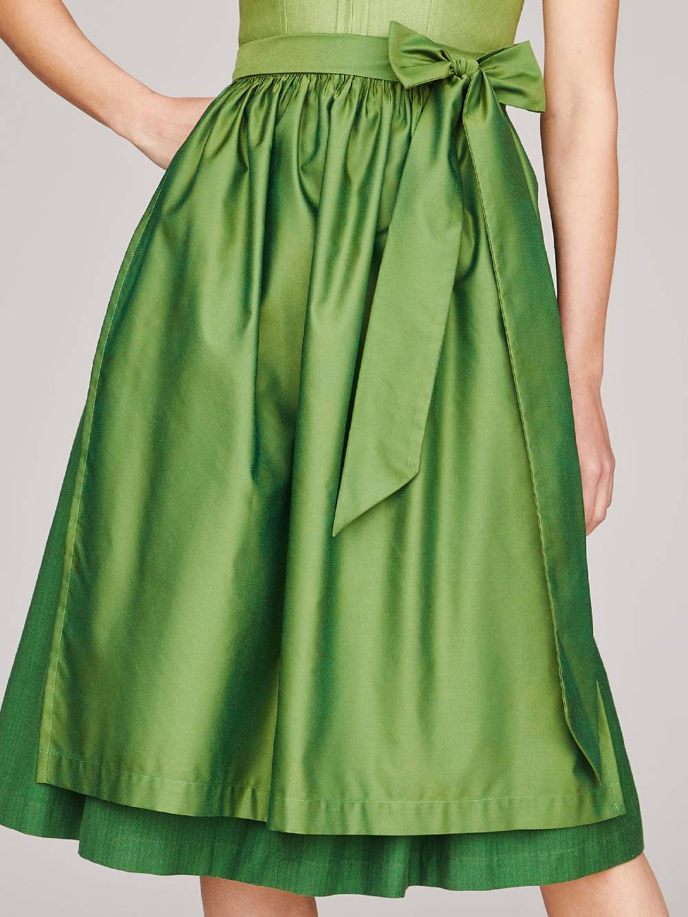 Limberry Glänzende grüne Einzelschürze in Seidenoptik - FRIEDA