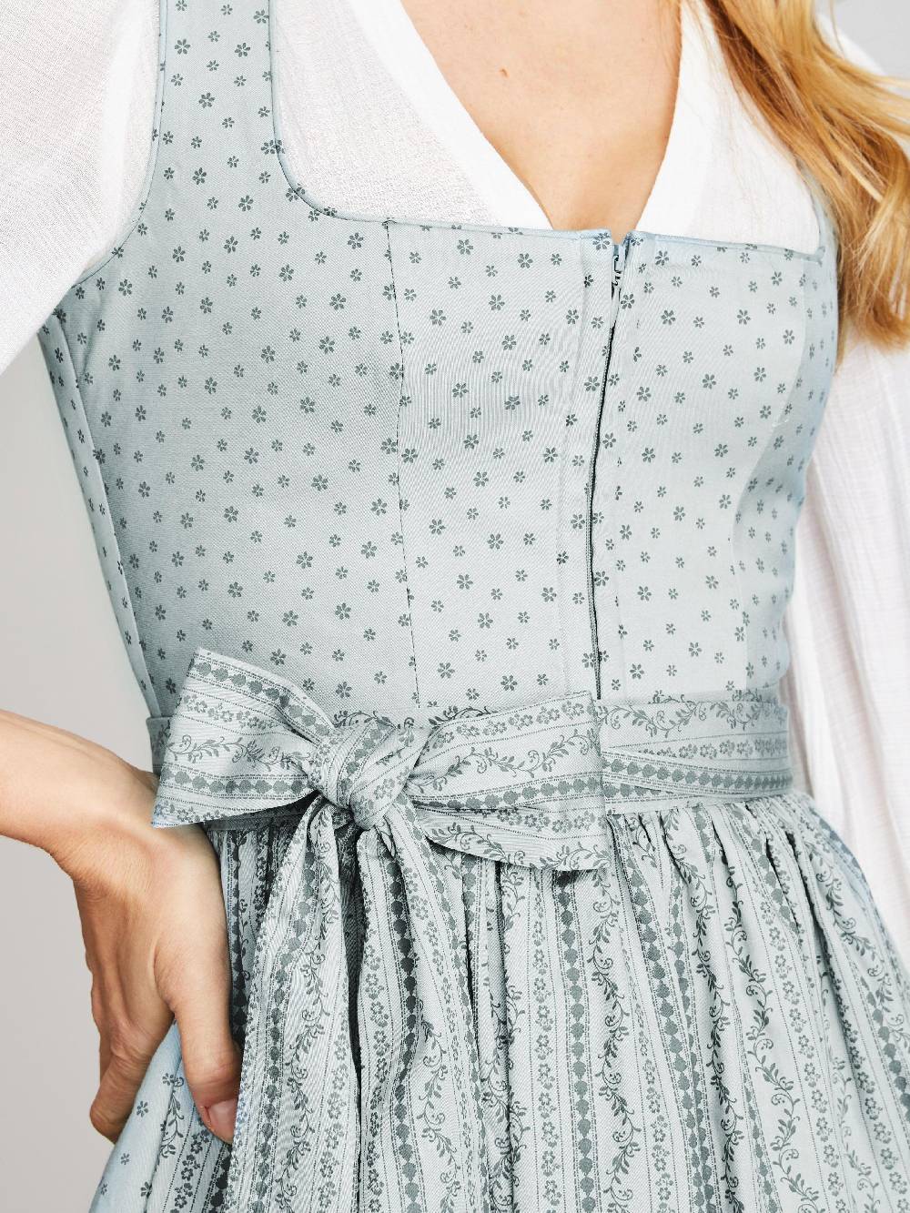 Limberry Hellblaues Waschdirndl Mit Streublumen - OPHELIA SAGE GREEN