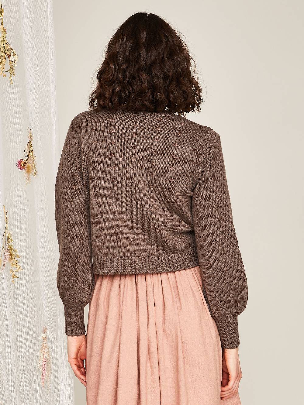 Limberry Braune Strickjacke Mit Lochmuster - EMILIA