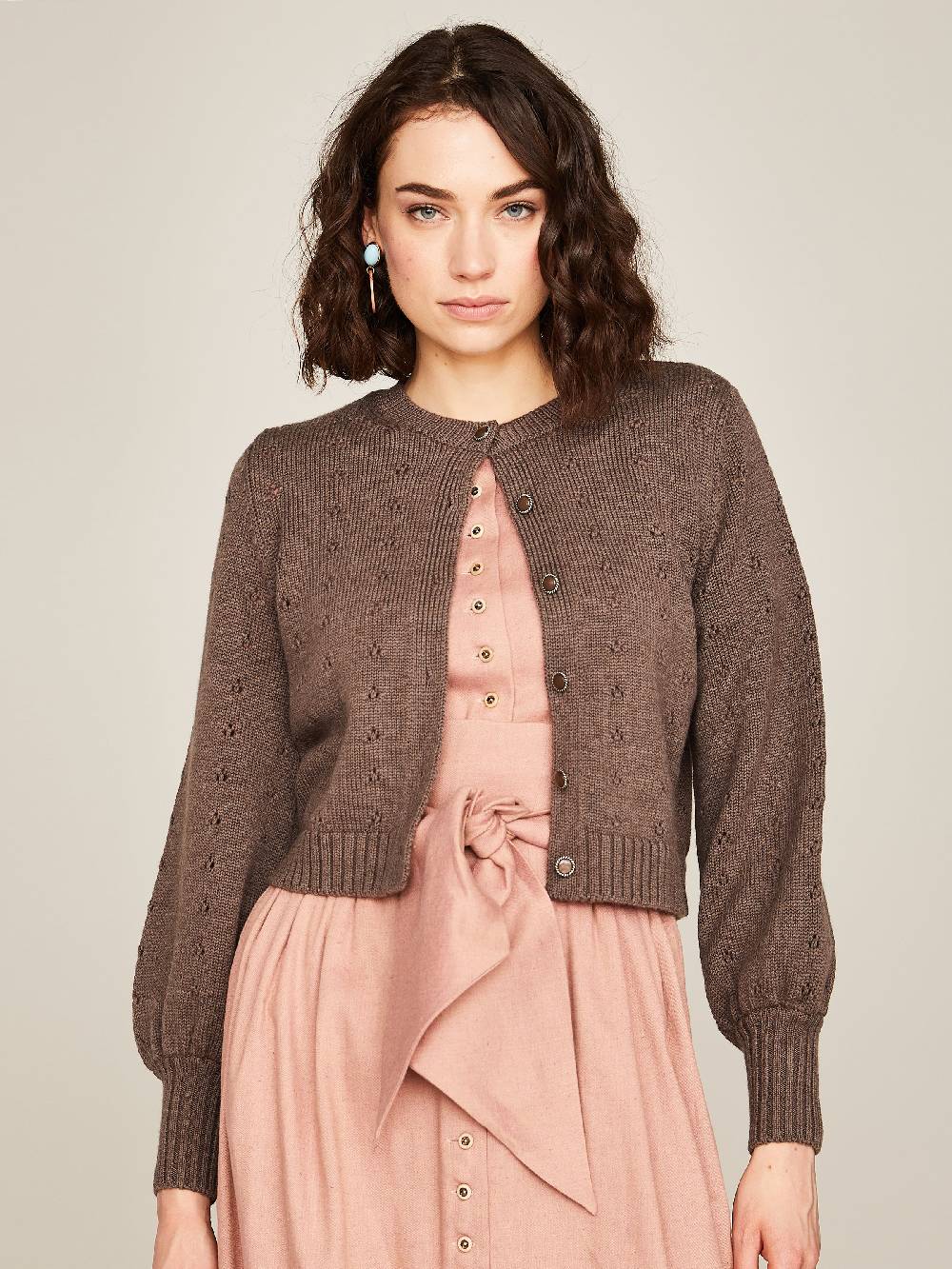 Limberry Braune Strickjacke Mit Lochmuster - EMILIA