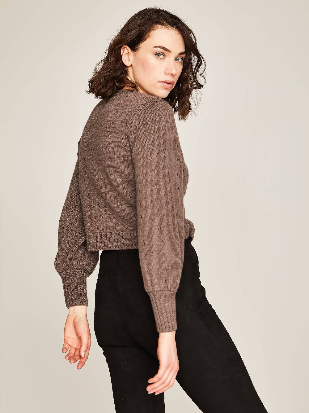 Limberry Braune Strickjacke Mit Lochmuster - EMILIA