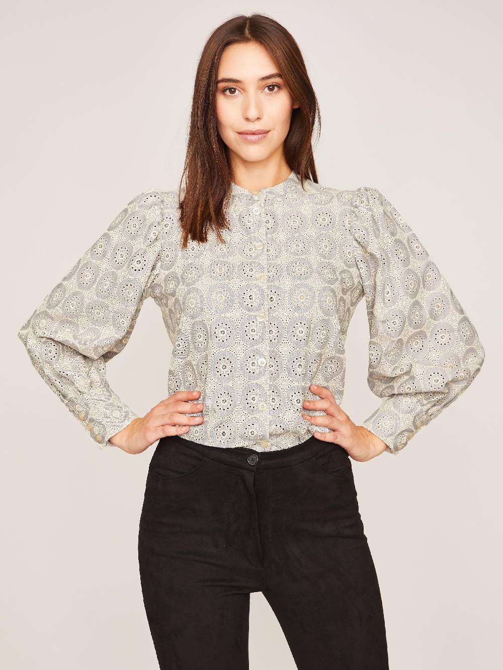 Limberry Hellgraue Bluse Mit Stickerei - ADELINE