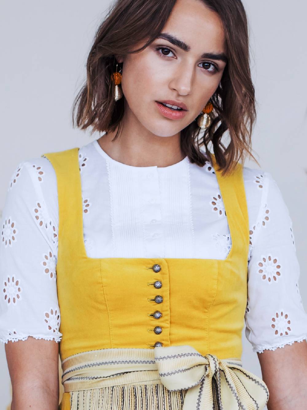 Limberry Weiße Dirndlbluse Mit Lochmuster - ROFINA2