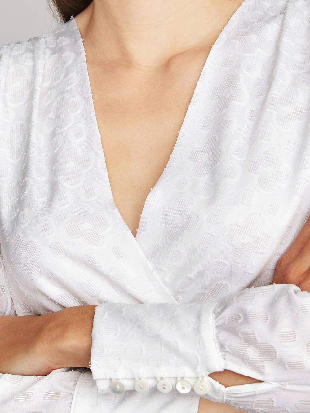 Limberry Weiße Dirndlbluse Mit V-Ausschnitt - RUBY