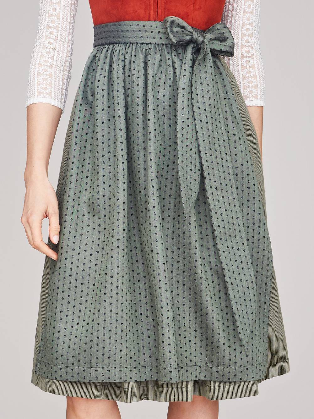 Limberry Olivgrüne Dirndlschürze mit Streublumen - FRIEDA